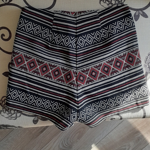 5/25🌻H & M Funky Shorts- SZ 0 - Picture 2 of 3